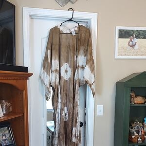 Brown and White Tie-Dye Kimono